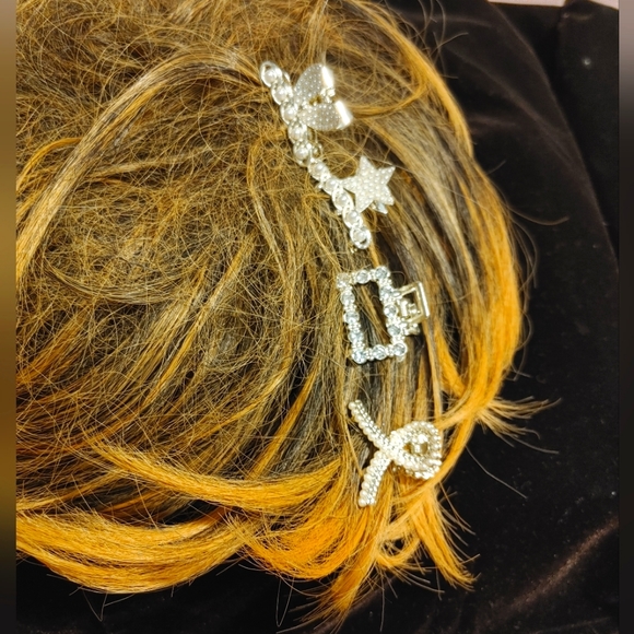 6 Pieces of hair accessories ( Never been used) Brand New 🥳💛🎉 - Picture 4 of 4